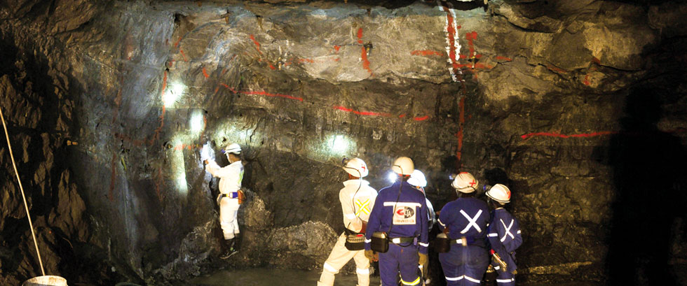 Surface preparation at Booysendal [photo]